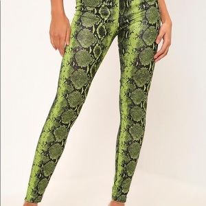 Snakeskin leggings💚